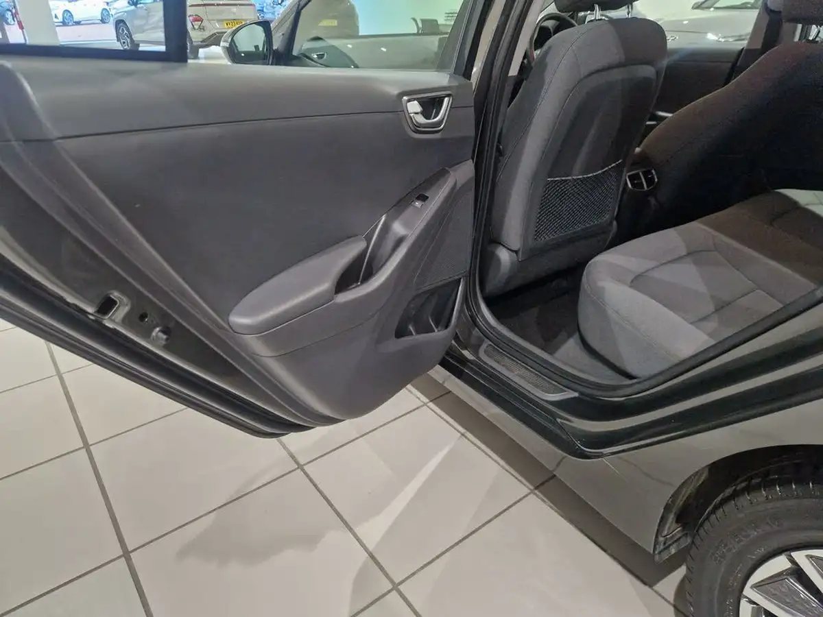 2022-hyundai-ioniq-e-premium-electric-big-26