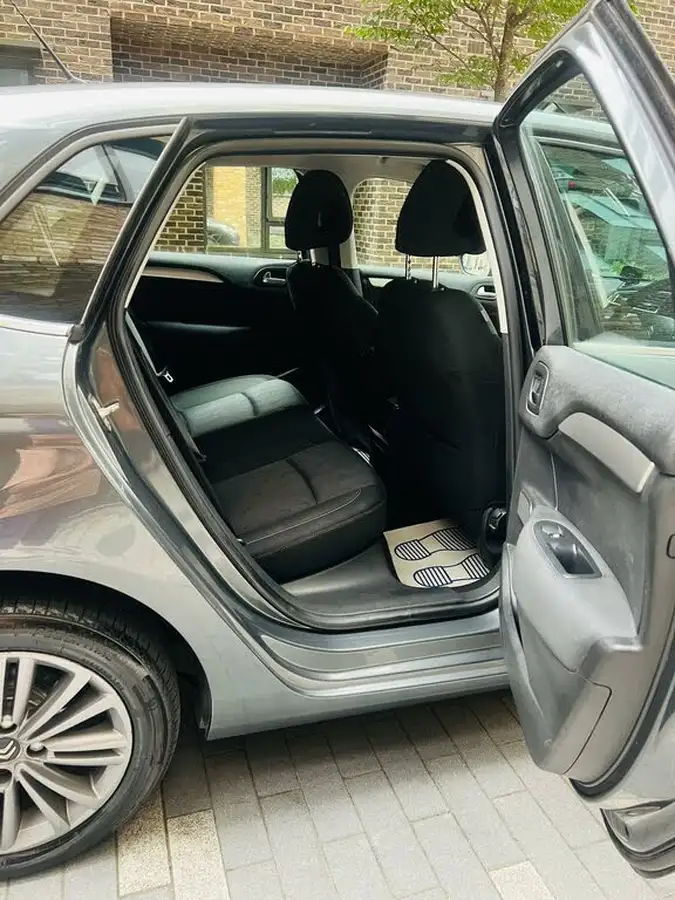 2012-citroen-c4-16-vtr-auto-big-19