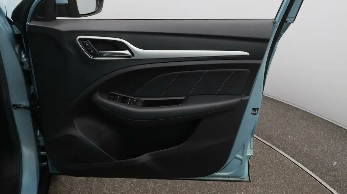 2020-mg-zs-suv-e-exclusive-ev-big-15