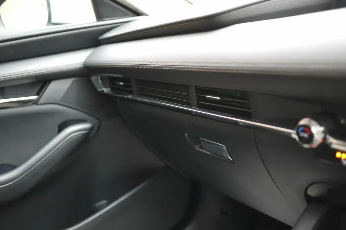 2021-mazda-mazda3-20-sport-lux-186ps-saloon-4d-big-35