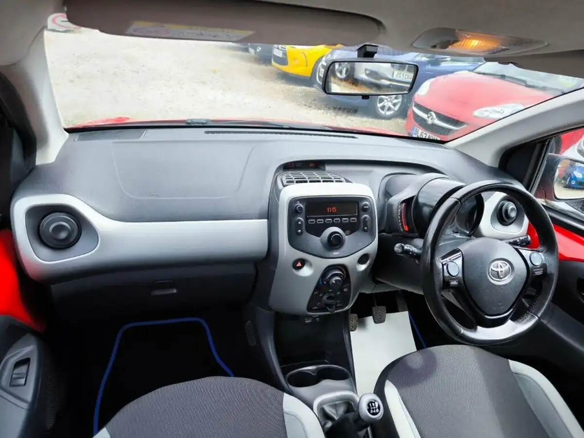 2016-toyota-aygo-10-vvt-i-x-play-68bhp-5d-big-5
