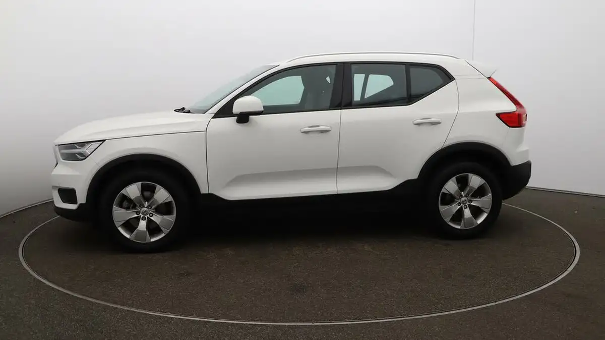 2020-volvo-xc40-20-b4-momentum-big-4