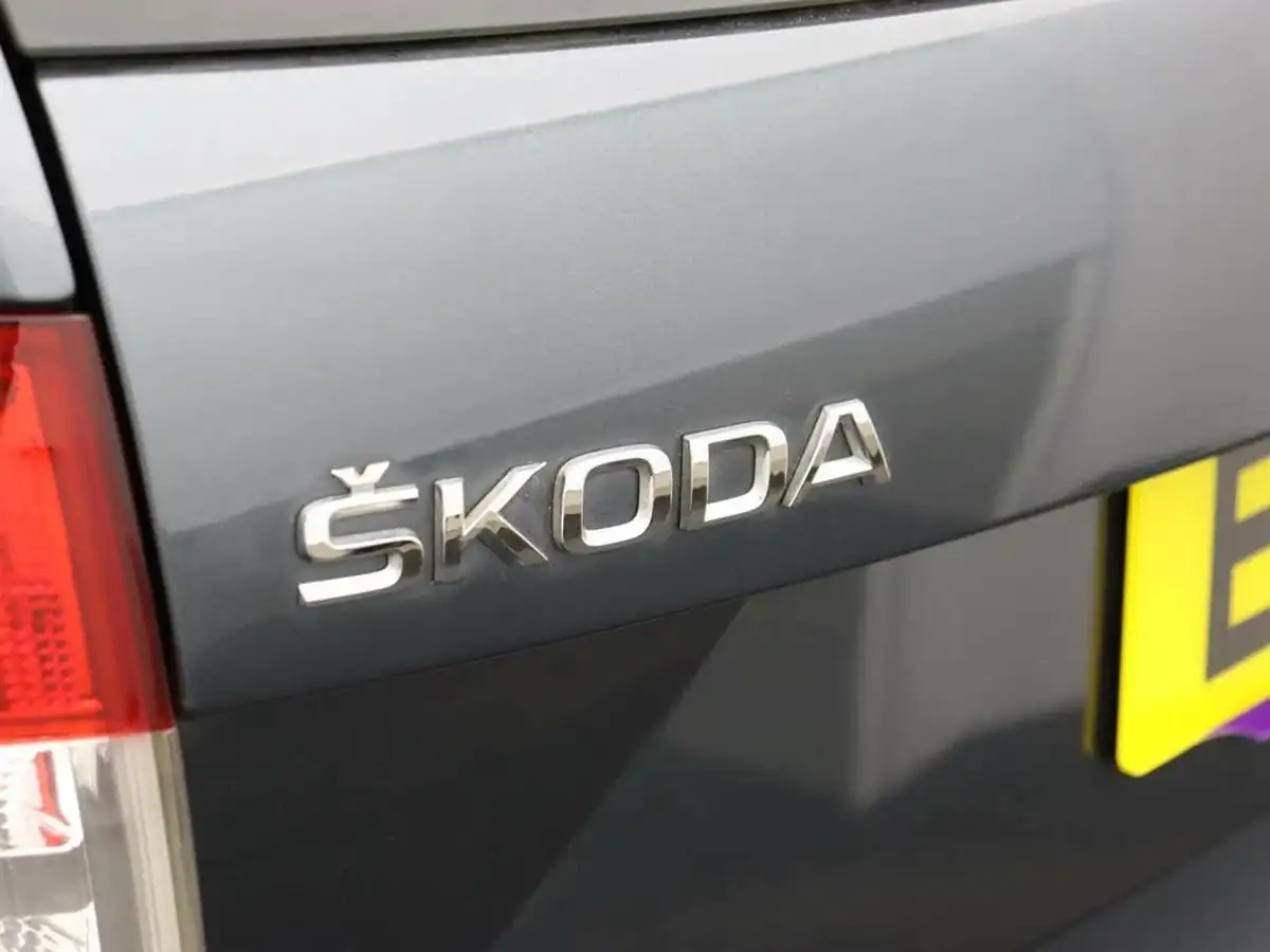2018-skoda-octavia-10-tsi-se-estate-dsg-big-52