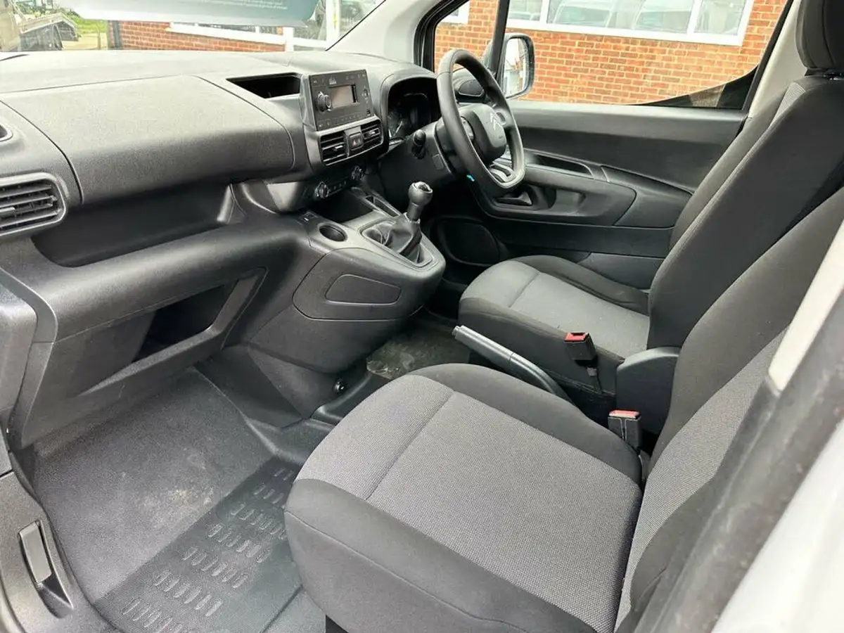 2020-citroen-berlingo-15bluehdi-650-x-panel-big-21