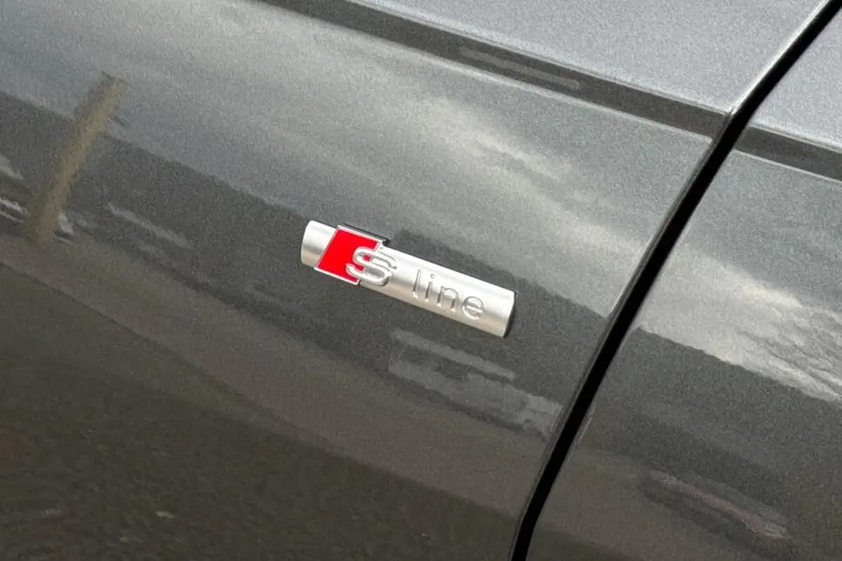 2021-audi-a6-avant-30-50-tdi-black-edition-big-32