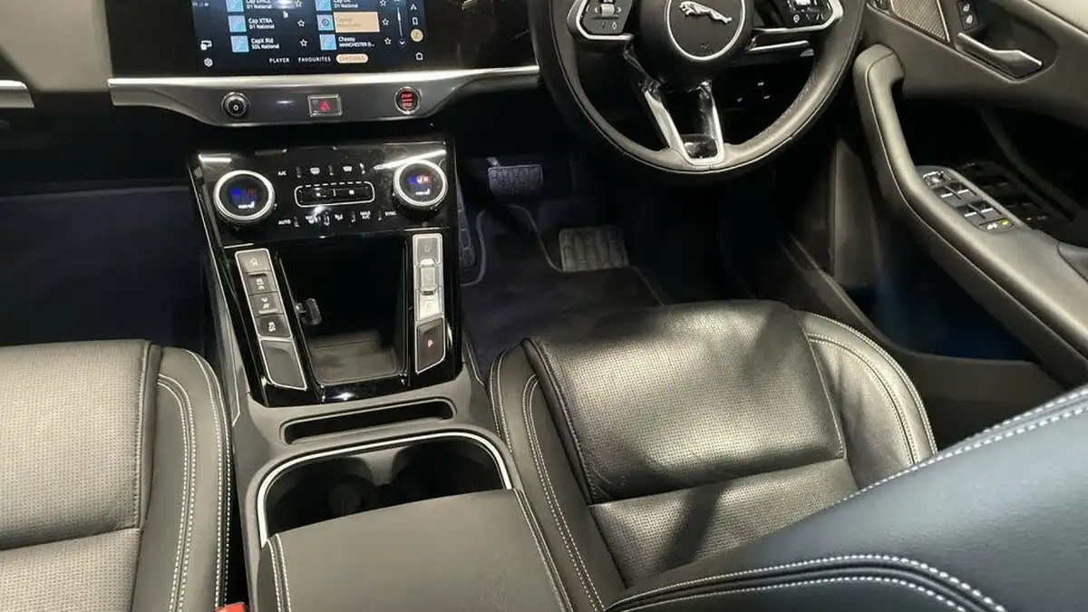 2021-jaguar-i-pace-ev400-black-big-14