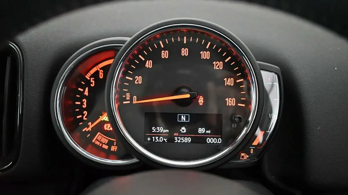 2019-mini-countryman-20td-cooper-d-classic-all4-big-10