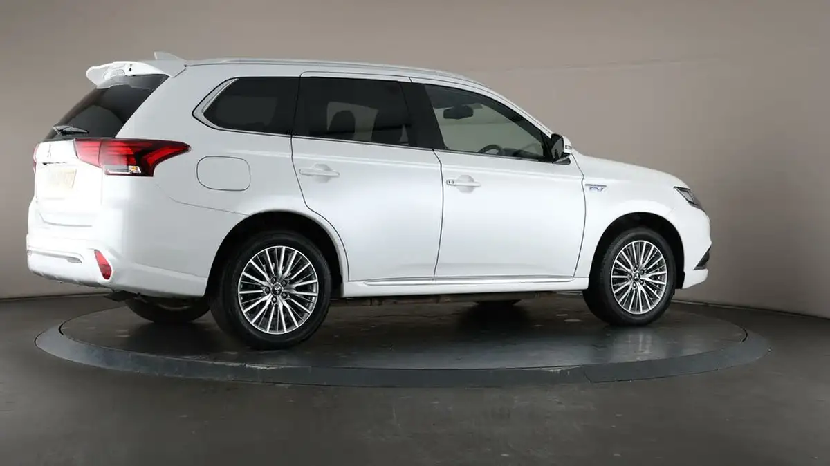 2020-mitsubishi-outlander-24-dynamic-phev-big-63