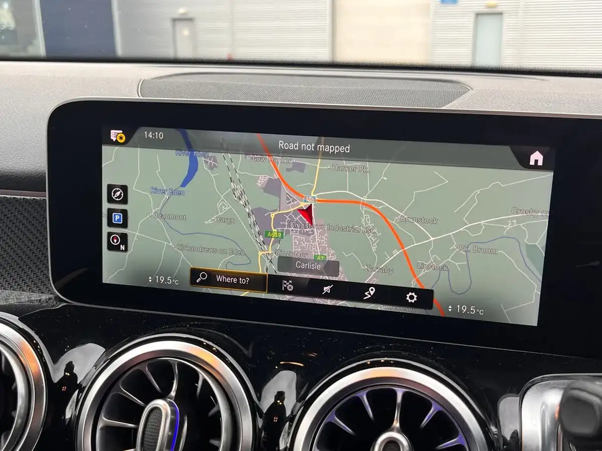 2020-mercedes-benz-glb-class-20d-glb220d-amg-line-premium-5-big-14