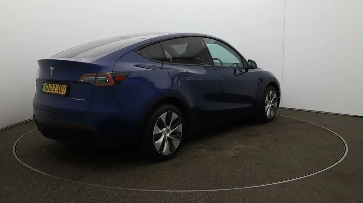 2022-tesla-model-y-e-long-range-big-53