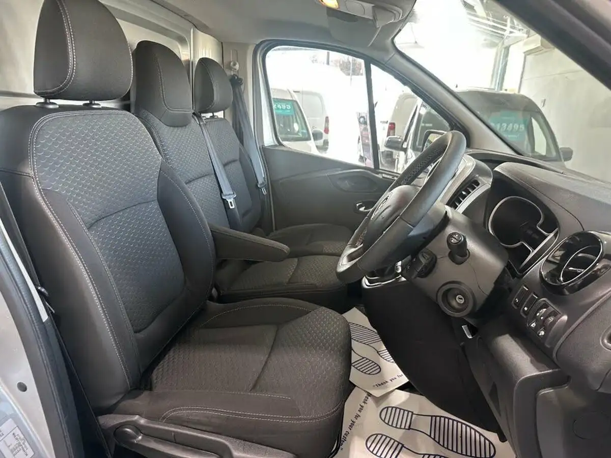 2015-vauxhall-vivaro-16cdti-sportive-2700-ecoflex-l1h1-120ps-big-14