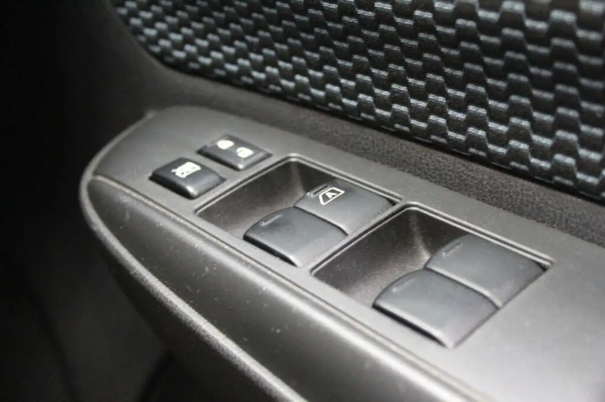 2015-nissan-note-12-n-tec-big-34