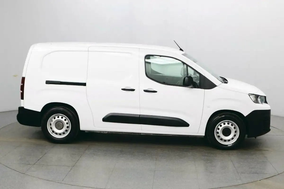 2022-peugeot-partner-big-8