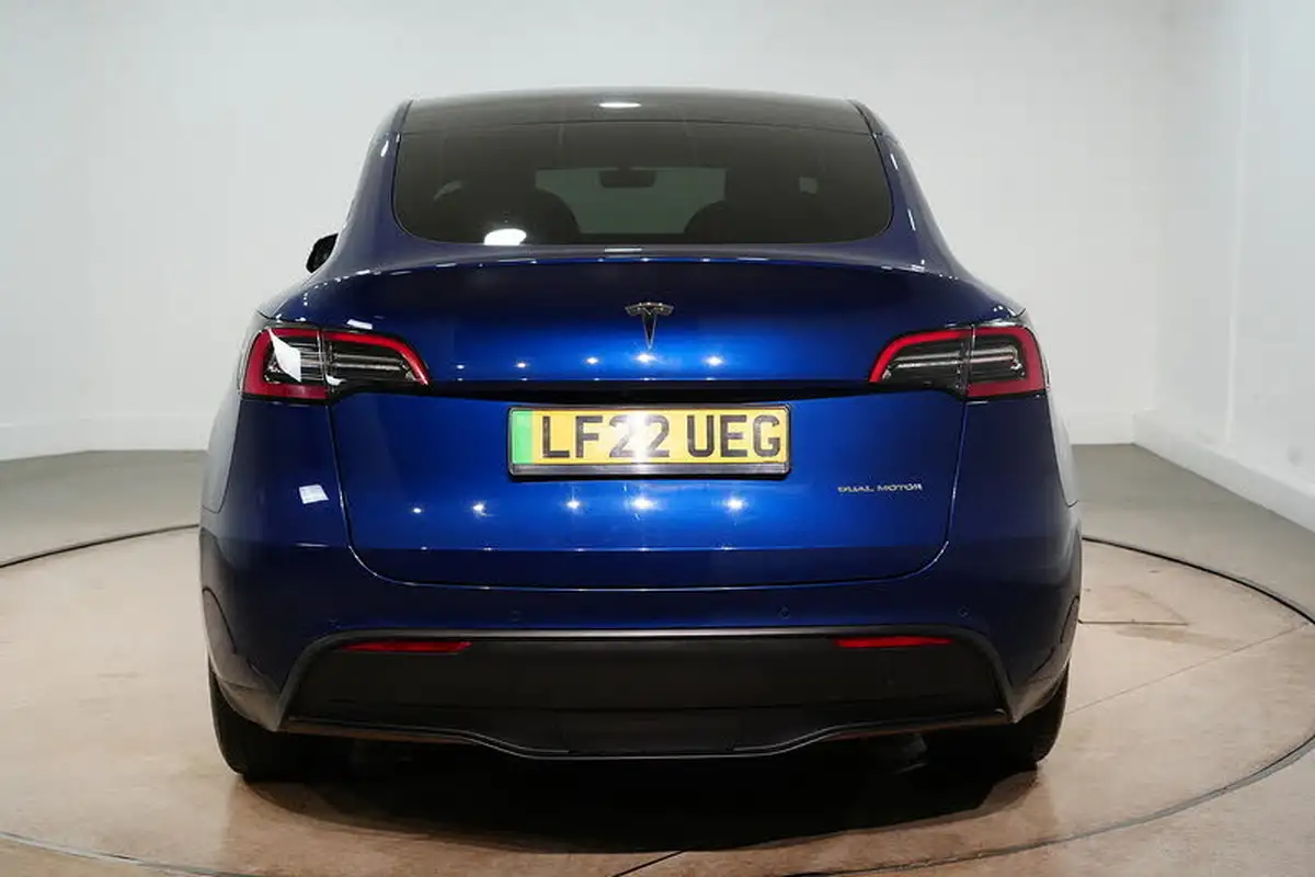 2022-tesla-model-y-e-long-range-big-11
