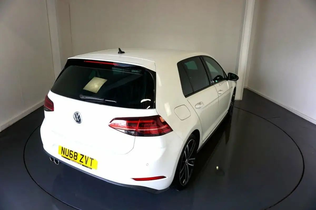 2018-volkswagen-golf-20tdi-gtd-hatchback-5d-big-8