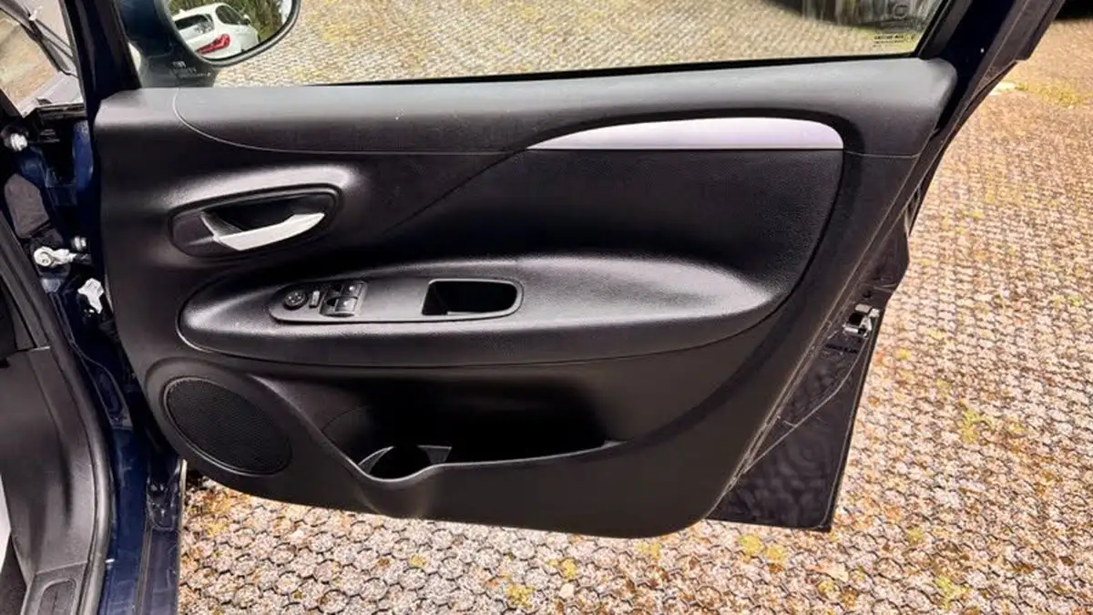 2010-fiat-punto-evo-14-eleganza-big-29