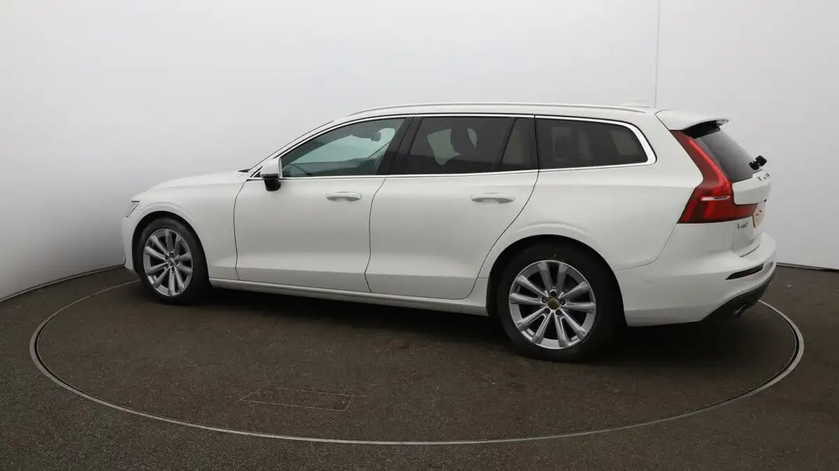 2020-volvo-v60-20td-b4-momentum-big-38