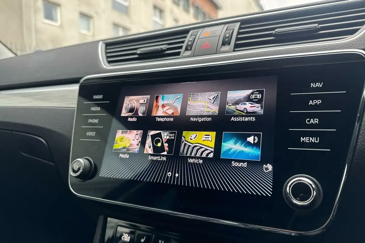 2023-skoda-superb-20tdi-se-technology-hatchback-dsg-big-18
