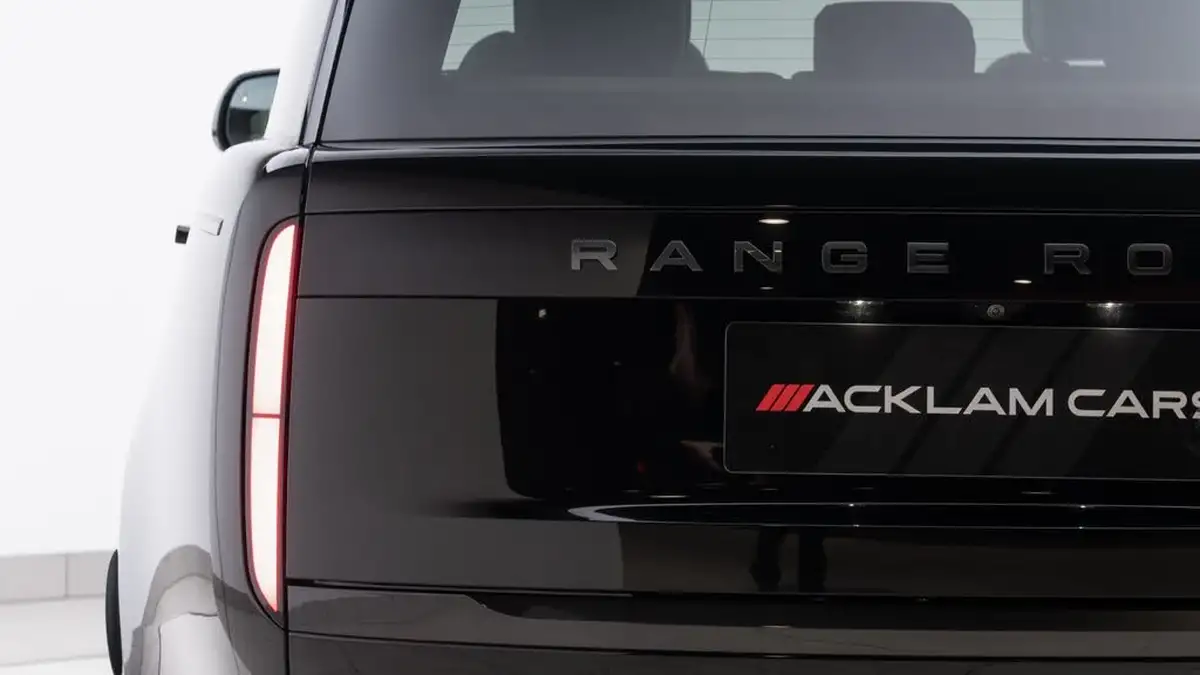 2023-land-rover-range-rover-30-d350-hse-big-10