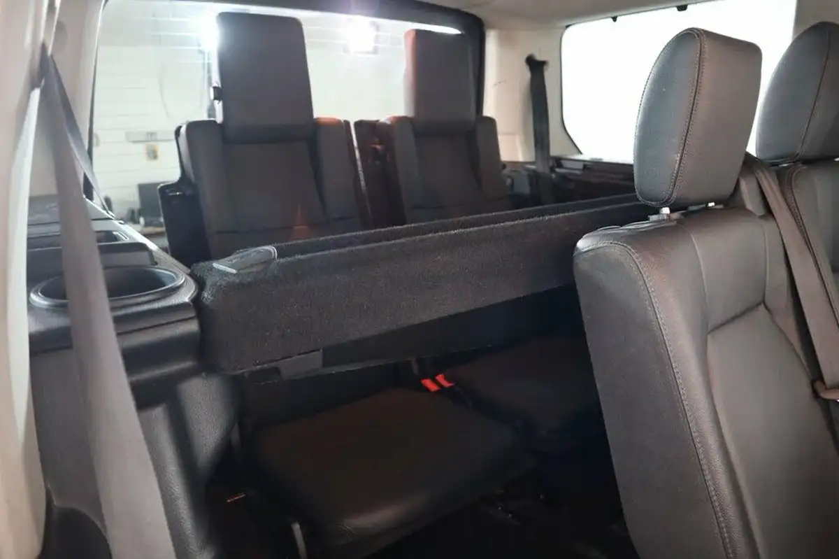 2010-land-rover-discovery-4-30tdv6-xs-big-41