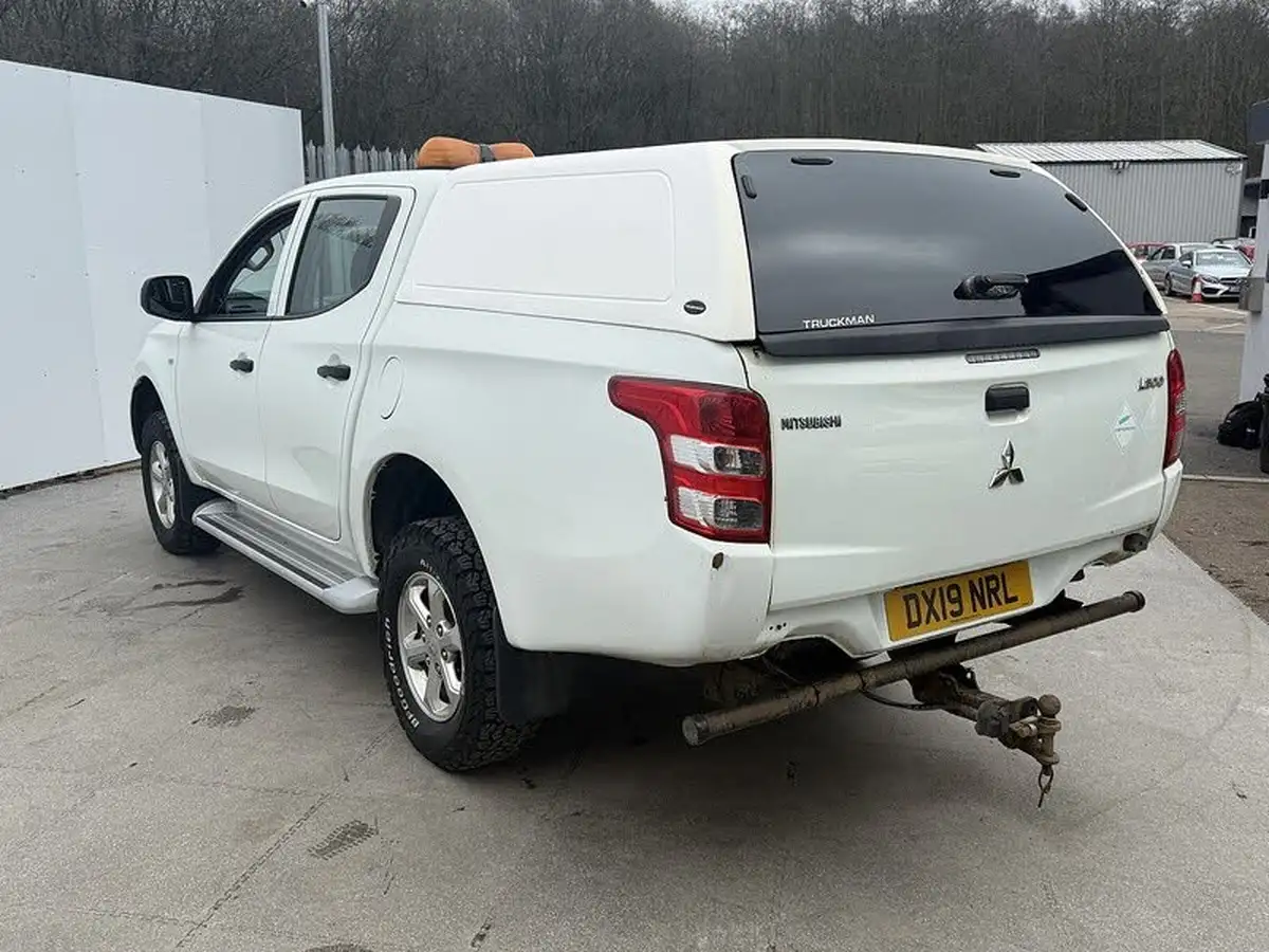 2019-mitsubishi-l200-24di-d-4life-eu6b-double-pickup-big-4