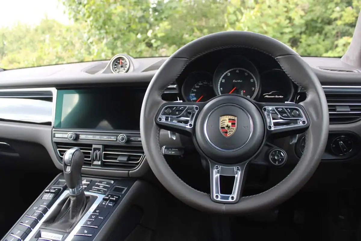 2020-porsche-macan-29-v6-turbo-big-10