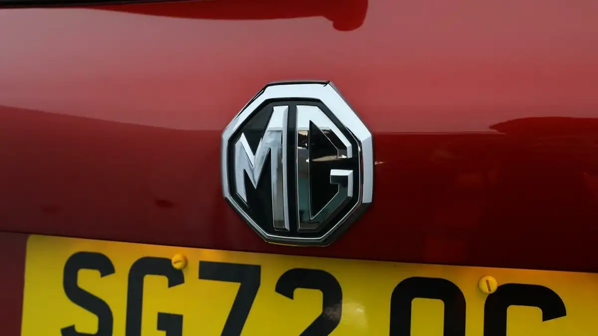 2022-mg-hs-15t-gdi-exclusive-162ps-big-20