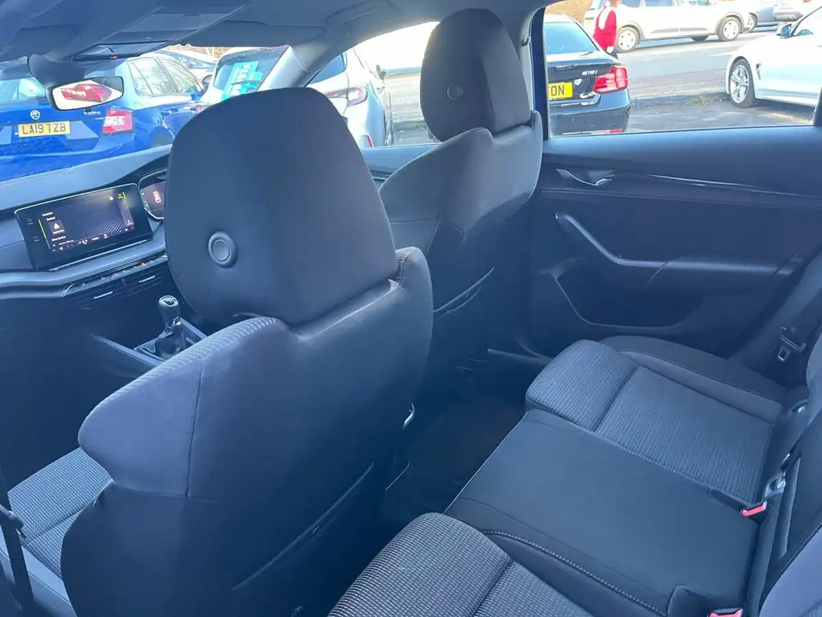 2020-skoda-octavia-20tdi-se-technology-115ps-scr-estate-big-19
