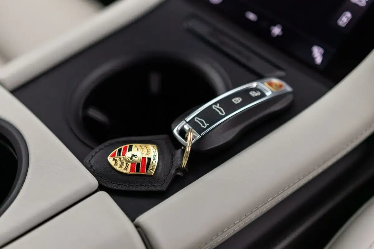 2021-porsche-taycan-e-turbo-s-big-46