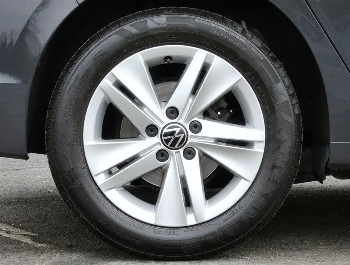 2021-volkswagen-golf-10-tsi-life-hatchback-big-7