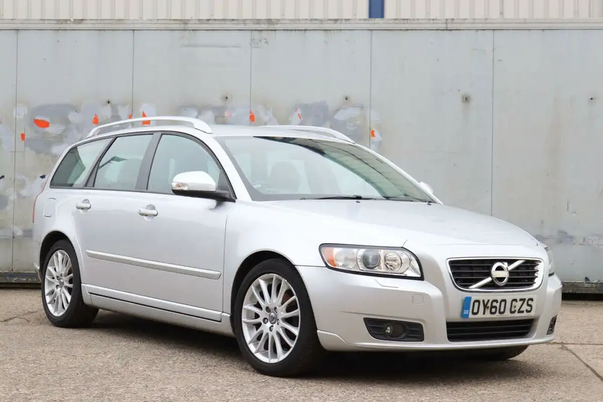 2010-volvo-v50-16td-drive-se-lux-115bhp-big-2