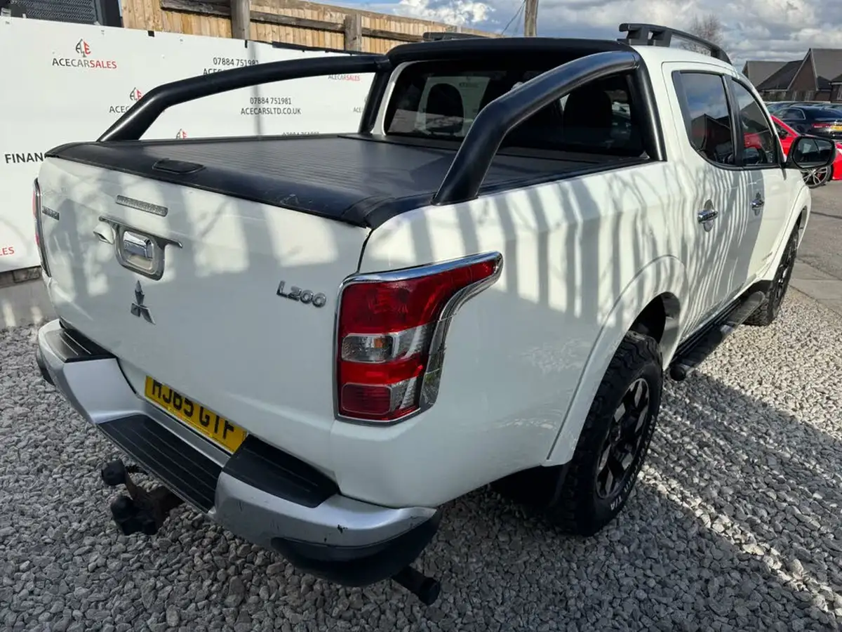 2015-mitsubishi-l200-24di-d-barbarian-auto-big-60