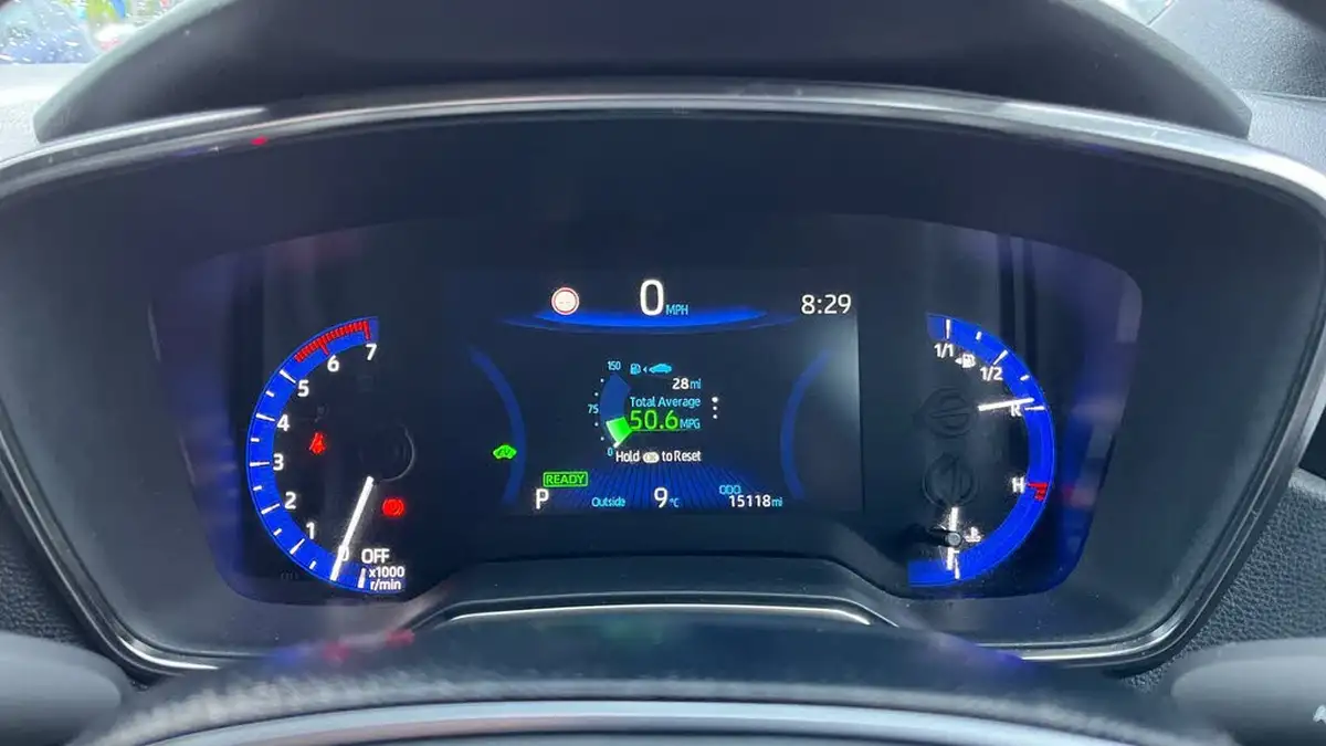 2021-toyota-corolla-18-vvt-i-excel-trk-hatchback-big-8