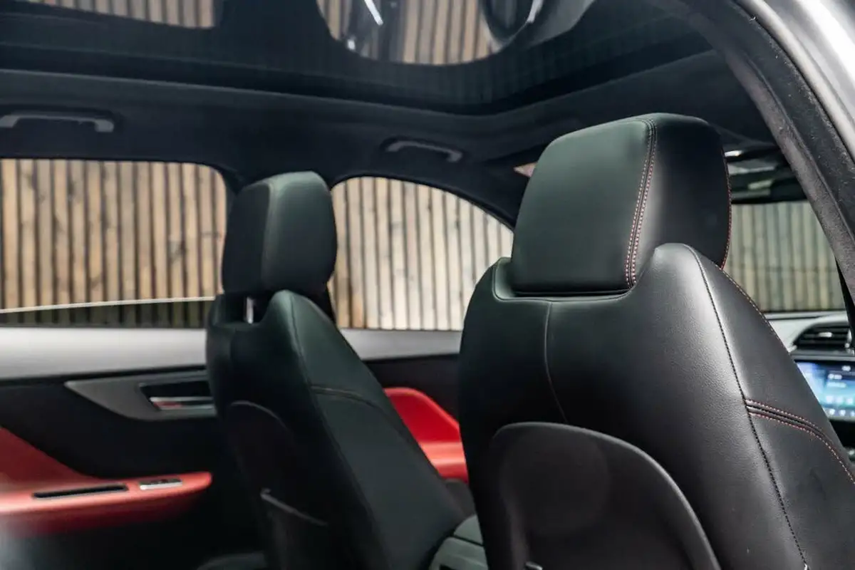 2019-jaguar-f-pace-20-i4d-chequered-flag-180ps-big-38