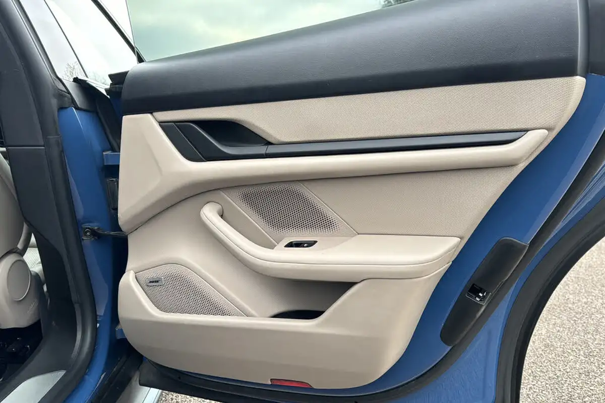 2021-porsche-taycan-e-4s-571ps-performance-battery-plus-big-39