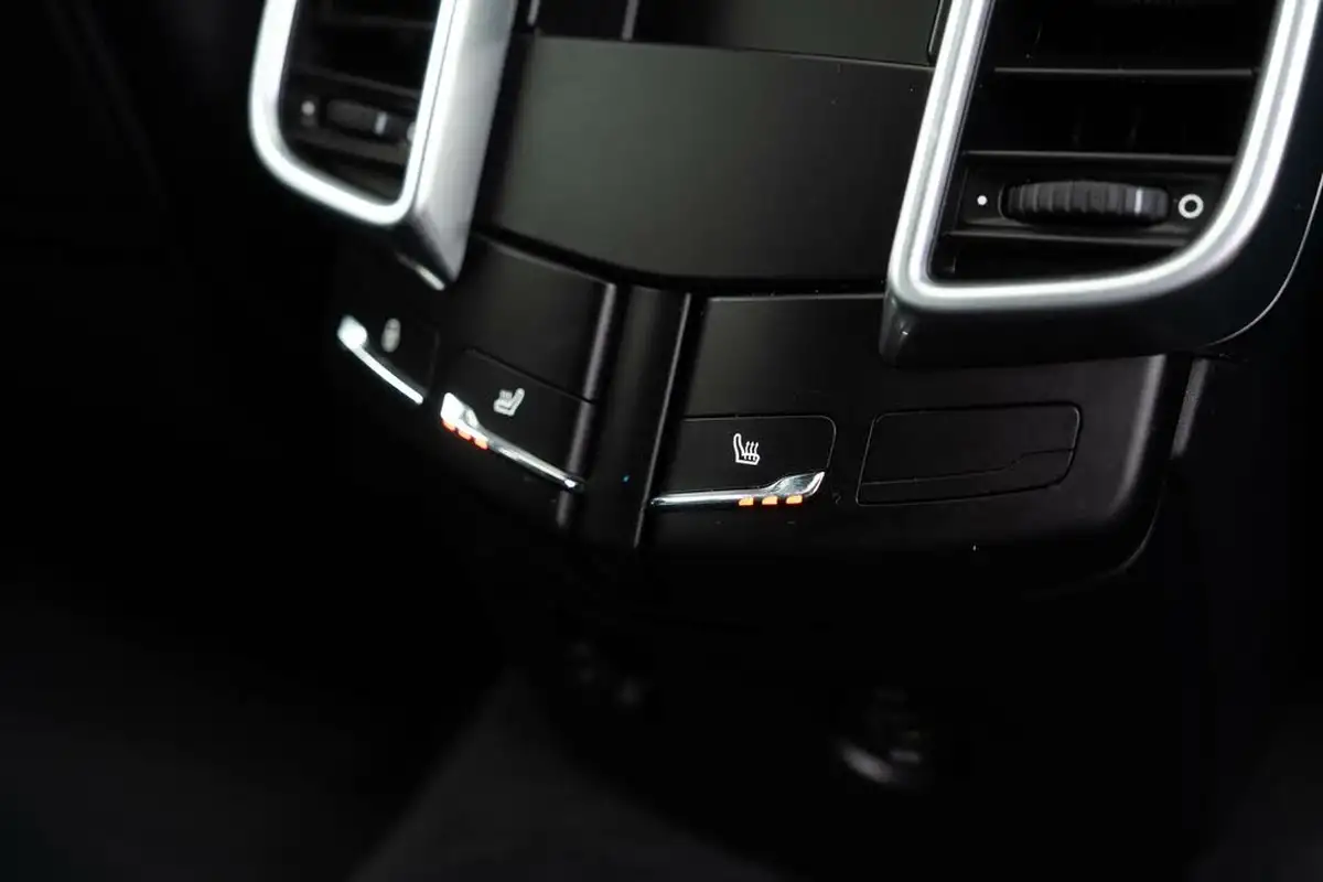 2017-porsche-cayenne-42td-s-diesel-platinum-edition-big-44