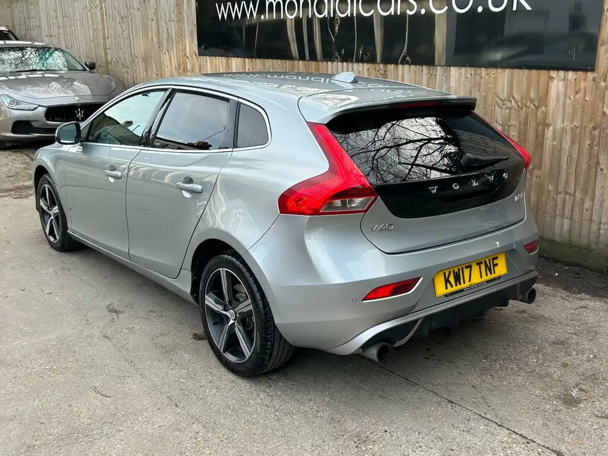 2017-volvo-v40-20td-d3-r-design-nav-plus-big-16