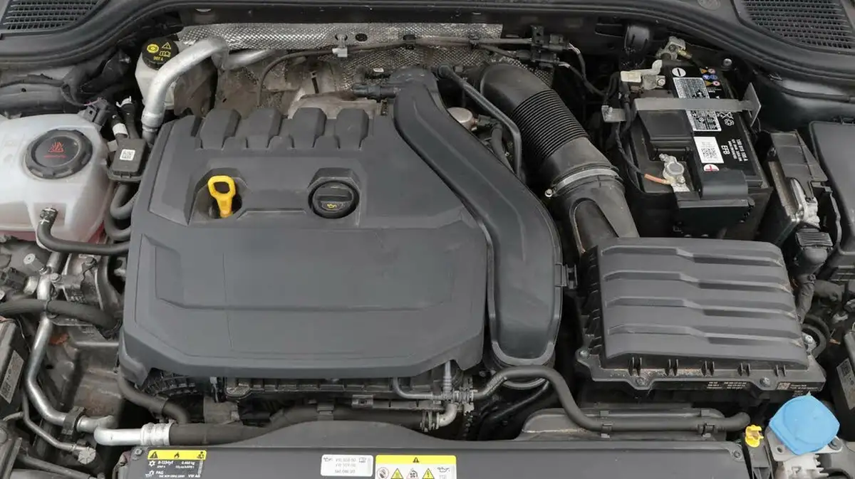 2022-volkswagen-golf-15-etsi-r-line-150ps-hatchback-big-19
