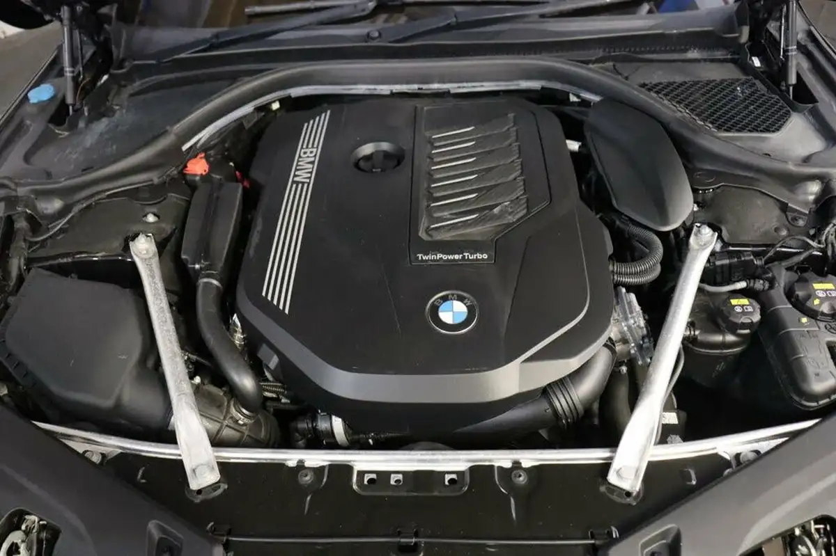 2019-bmw-8-series-30-840i-coupe-2d-big-14