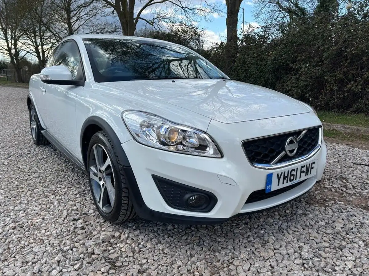 2011-volvo-c30-16d-d2-se-big-0
