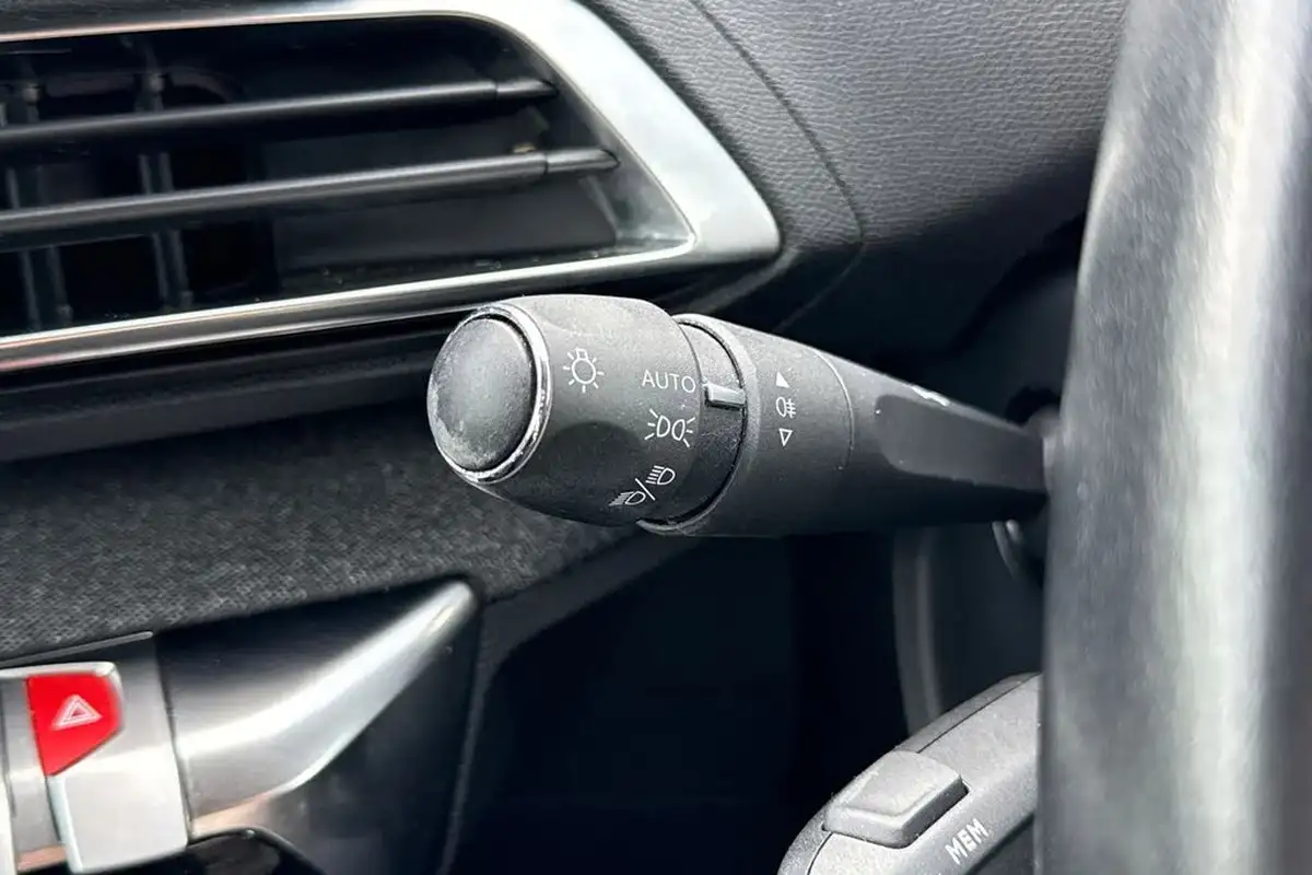 2021-peugeot-3008-suv-12-puretech-allure-premium-big-30