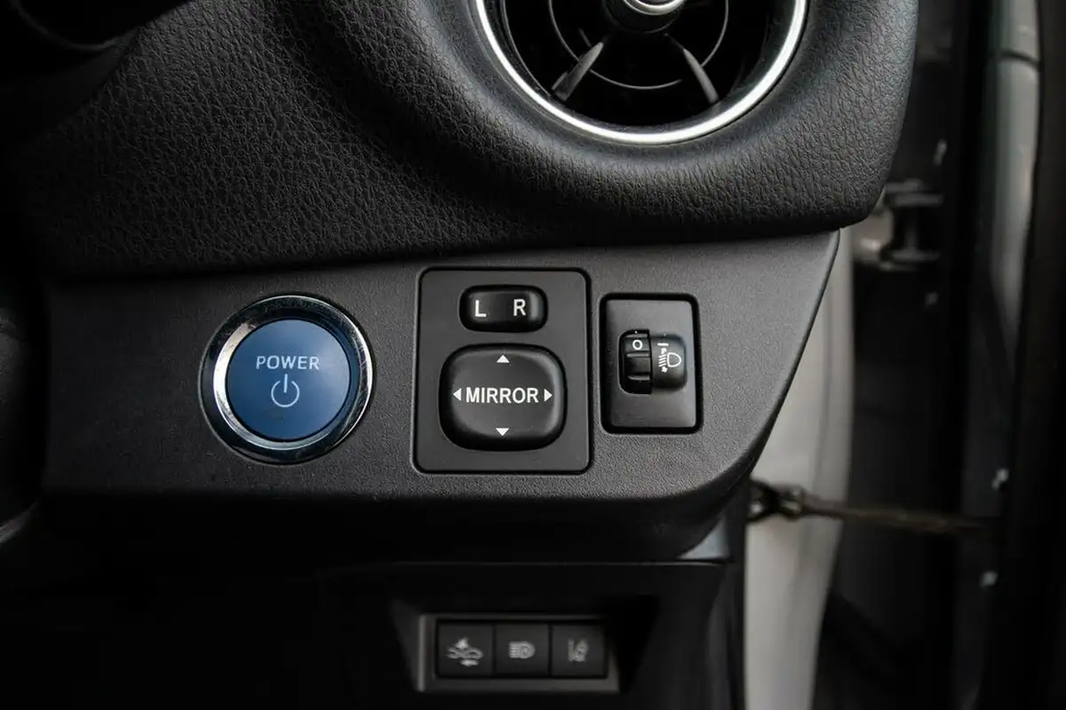 2019-toyota-yaris-15-vvt-i-gr-sport-big-15
