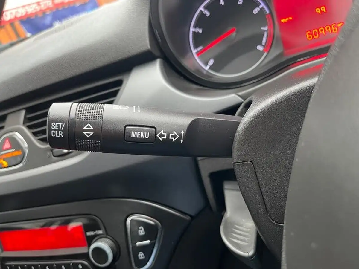 2015-vauxhall-corsa-12-life-5d-big-24
