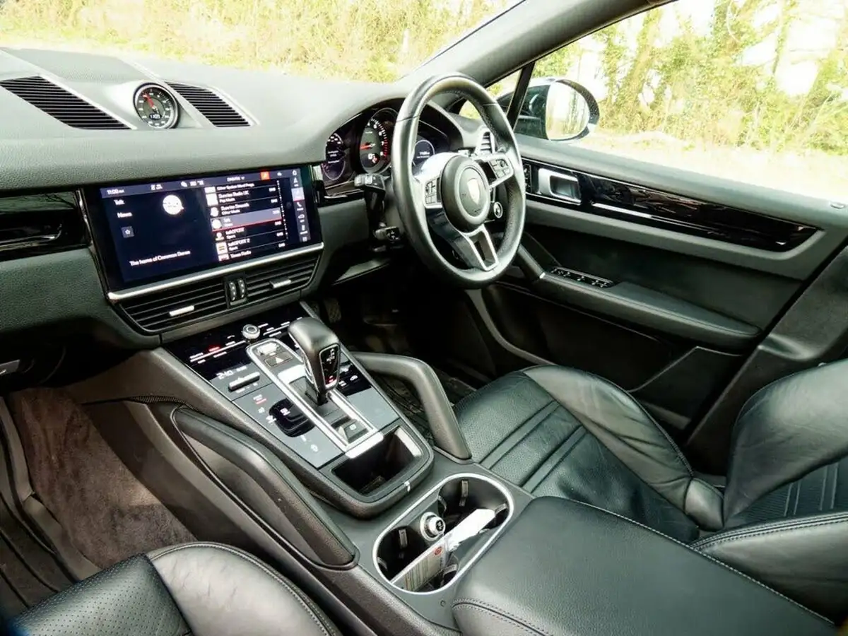 2020-porsche-cayenne-30-v6-coupe-big-29
