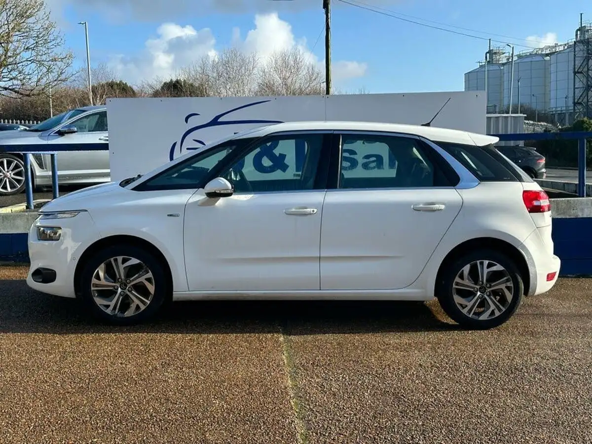 2015-citroen-c4-picasso-16bluehdi-exclusive-big-2