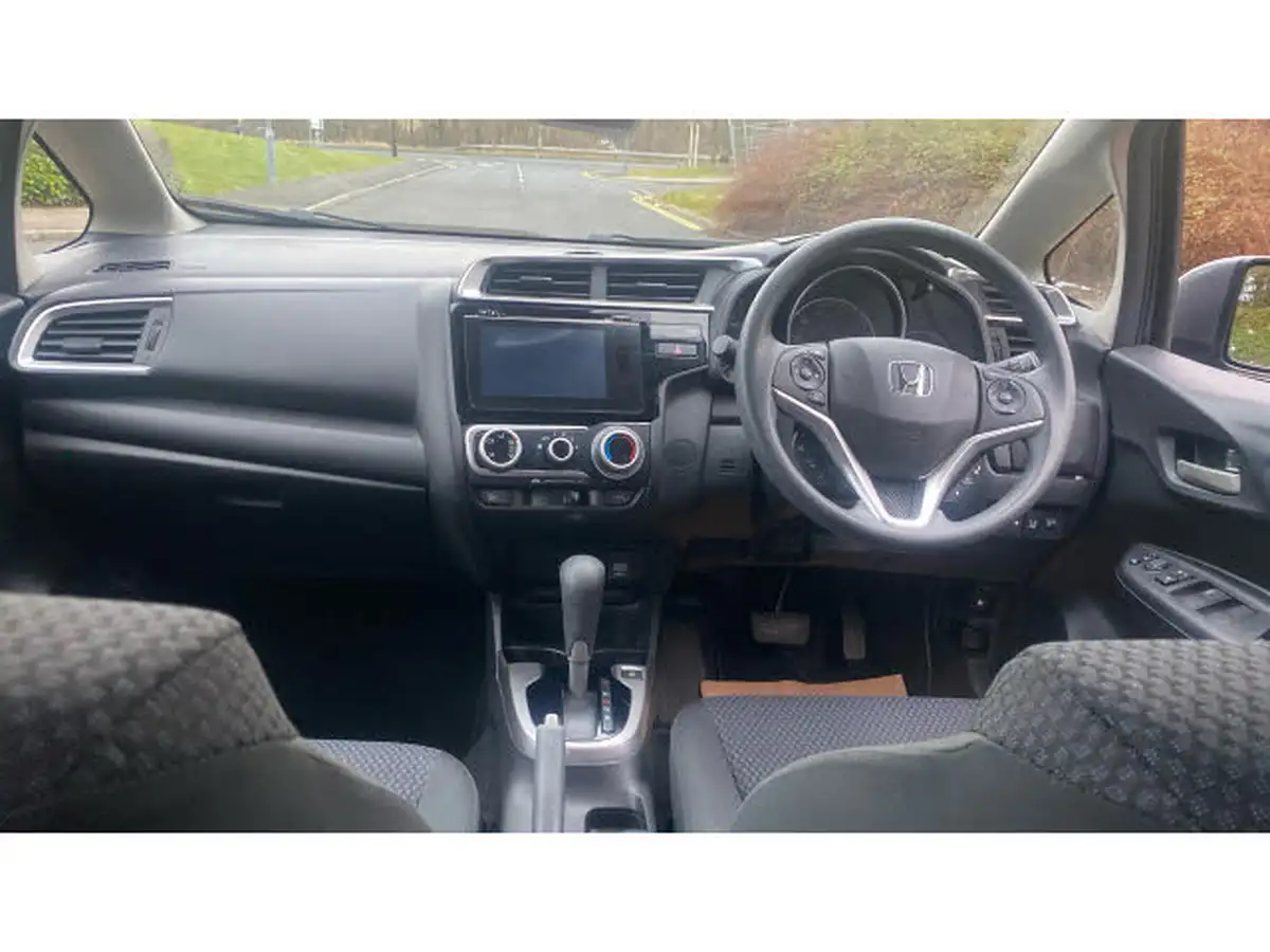 2019-honda-jazz-13-i-vtec-se-cvt-big-3