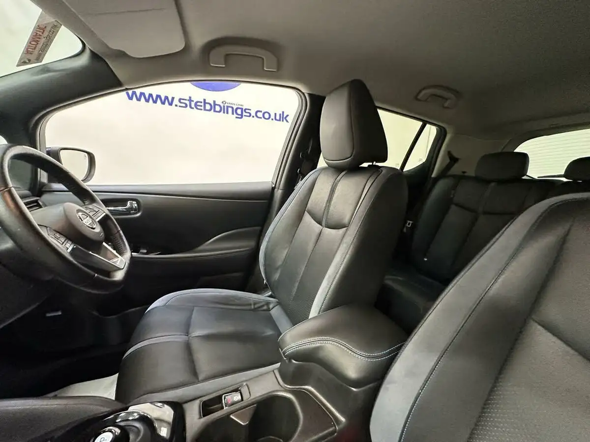 2018-nissan-leaf-e-tekna-110kw-big-23