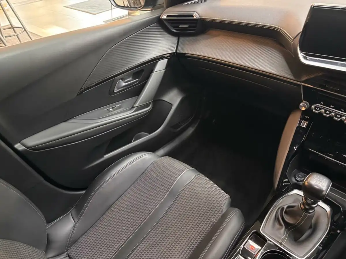 2022-peugeot-208-12-puretech-gt-100bhp-big-38