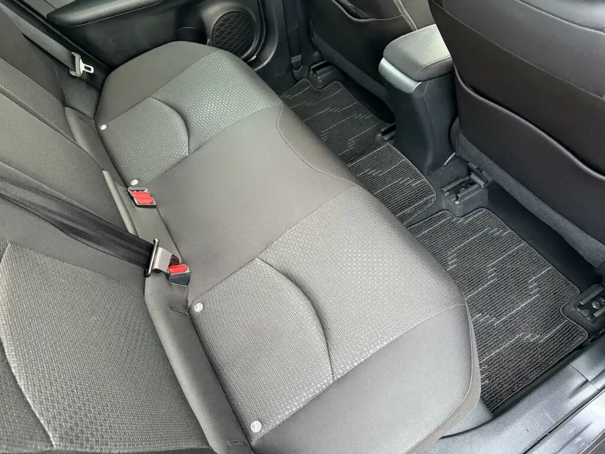 2019-toyota-prius-big-51
