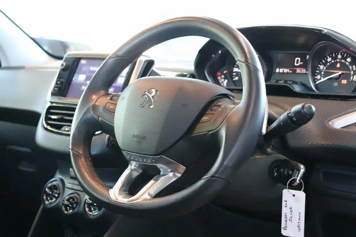 2017-peugeot-208-12-puretech-active-82bhp-ss-3d-etg5-big-20